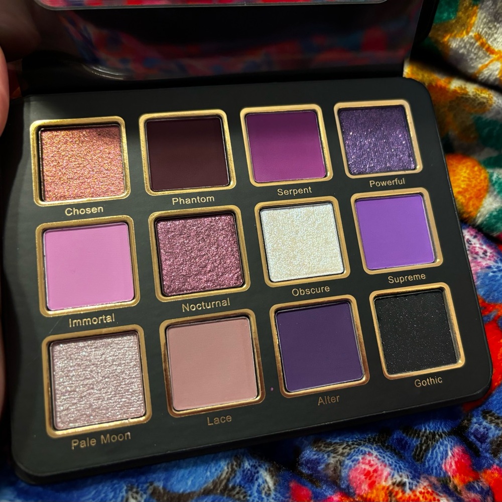 *NEW* Cosmic Brushes Gothic Palette / Glam Eyeshadow Purple Palette - NIB - Picture 3 of 10